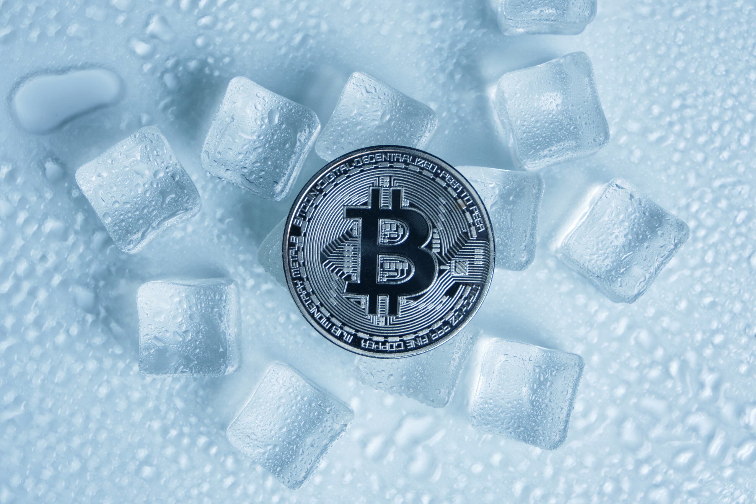 Институциональное охлаждение: биткоин-ETF фиксируют минимальный приток в 2025 году