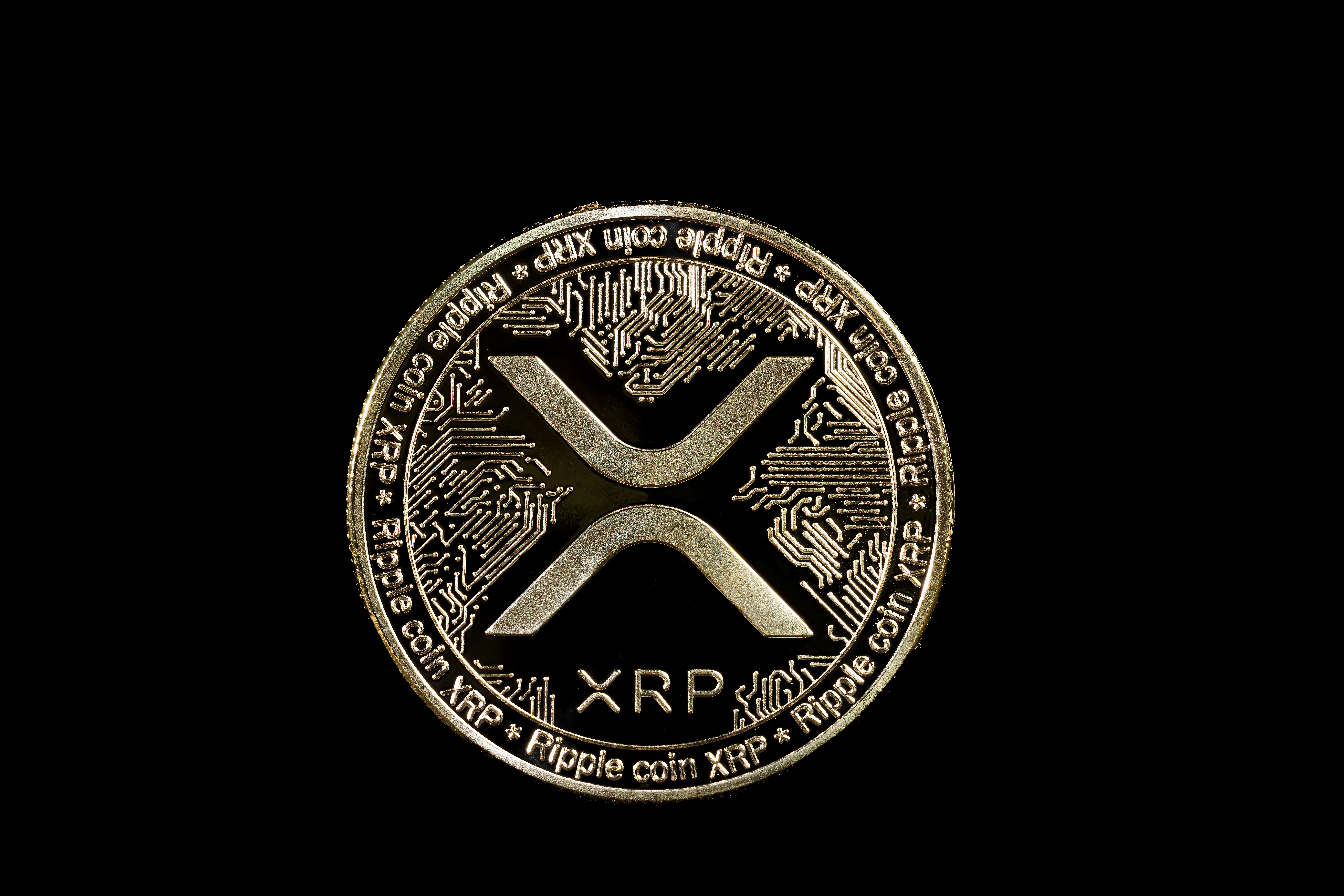 Скриншот фейкового твита об аирдропе XRP от аккаунта с галочкой
