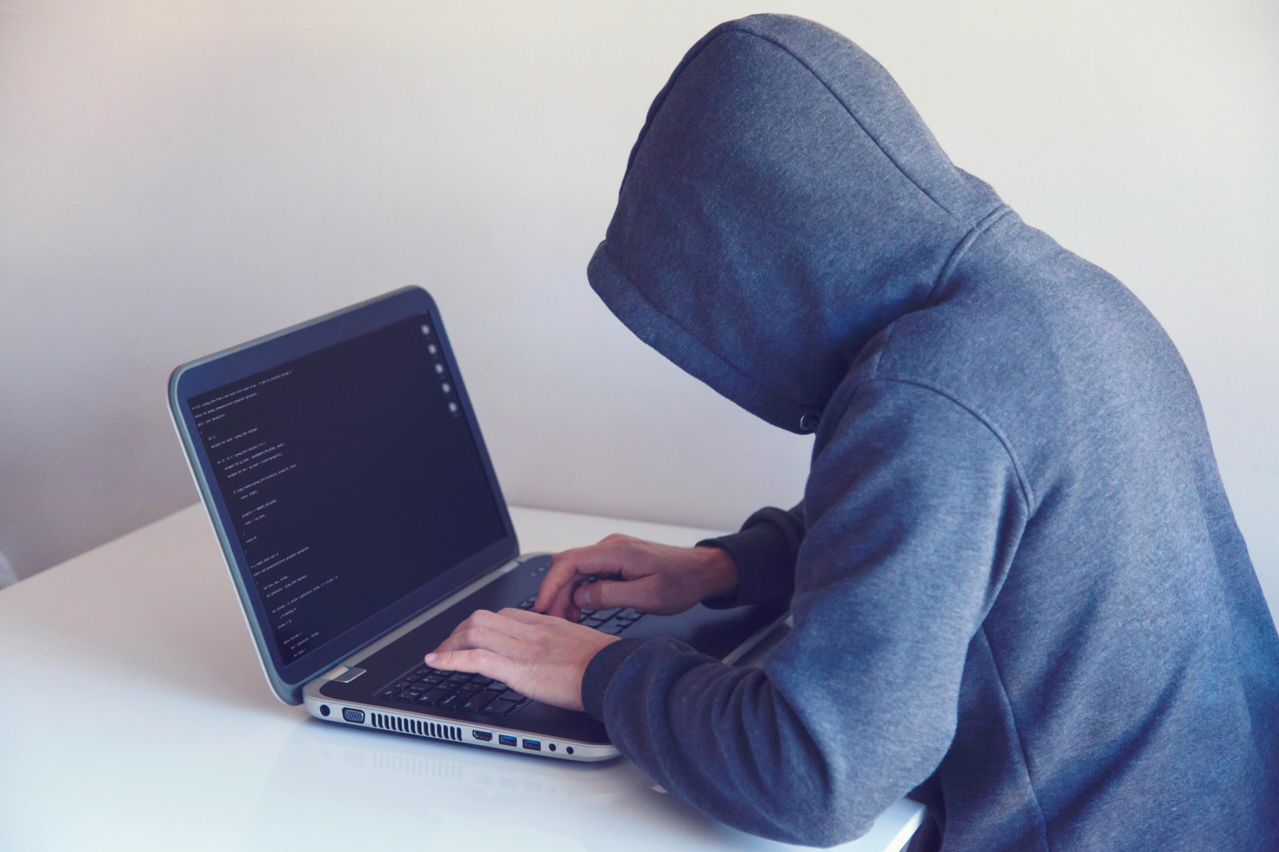 Coinbase пострадала от утечки данных: инсайдерский саботаж и киберугрозы