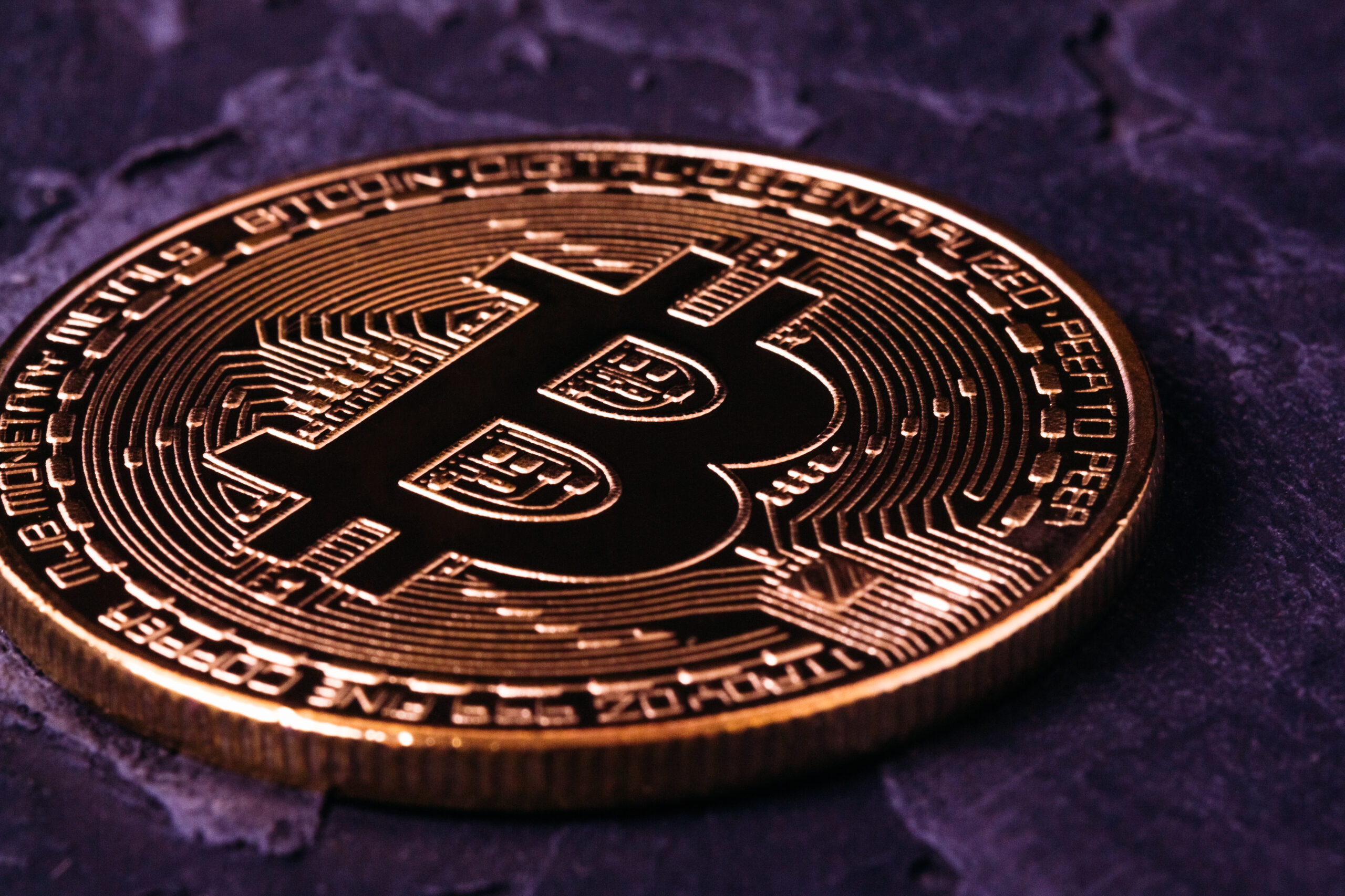 Биткоин за $123K: рекорд в долларах, но не в реальной стоимости