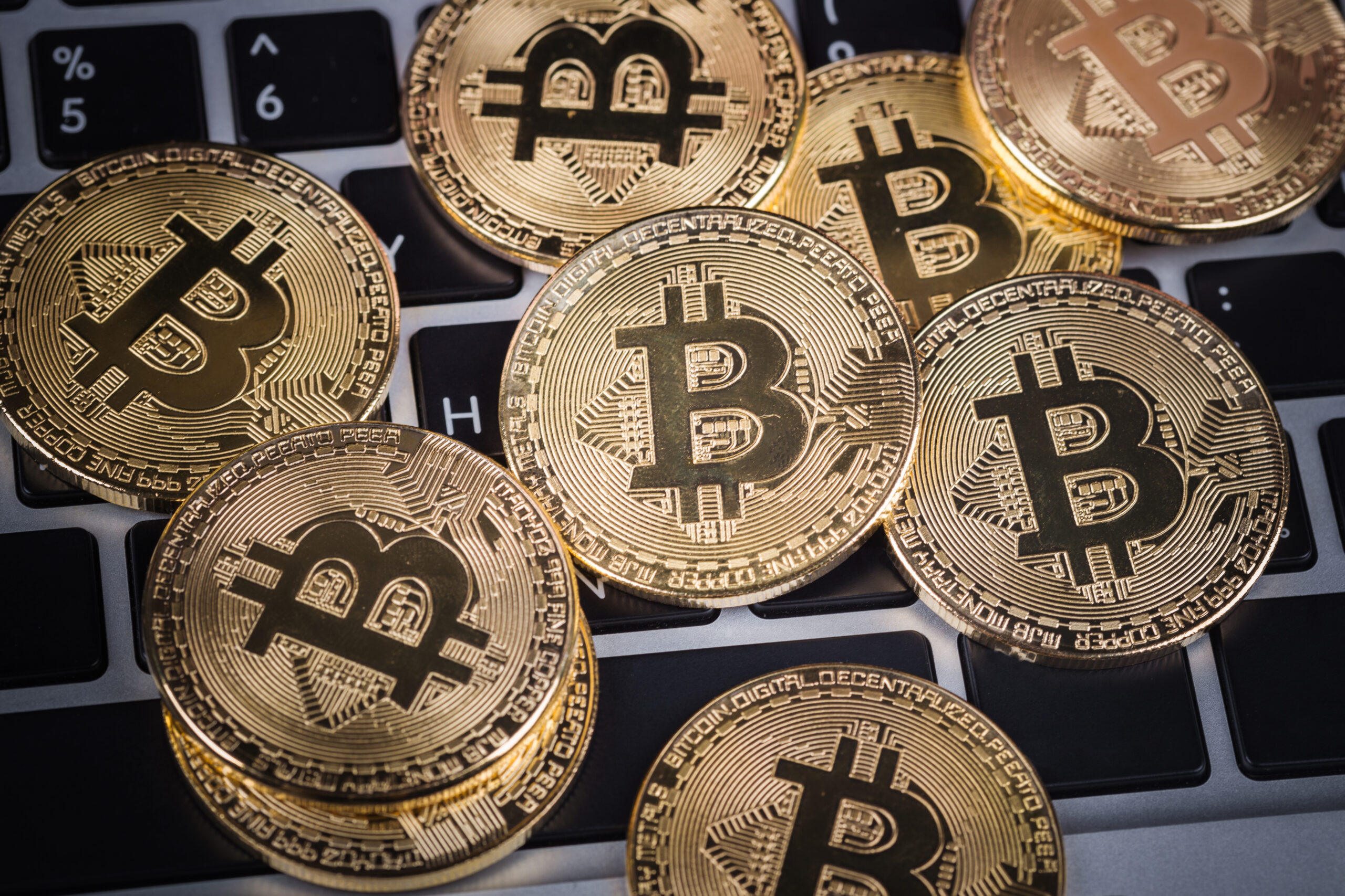 Биткоин застыл на подступах к $125 000: розница переключается на альткоины