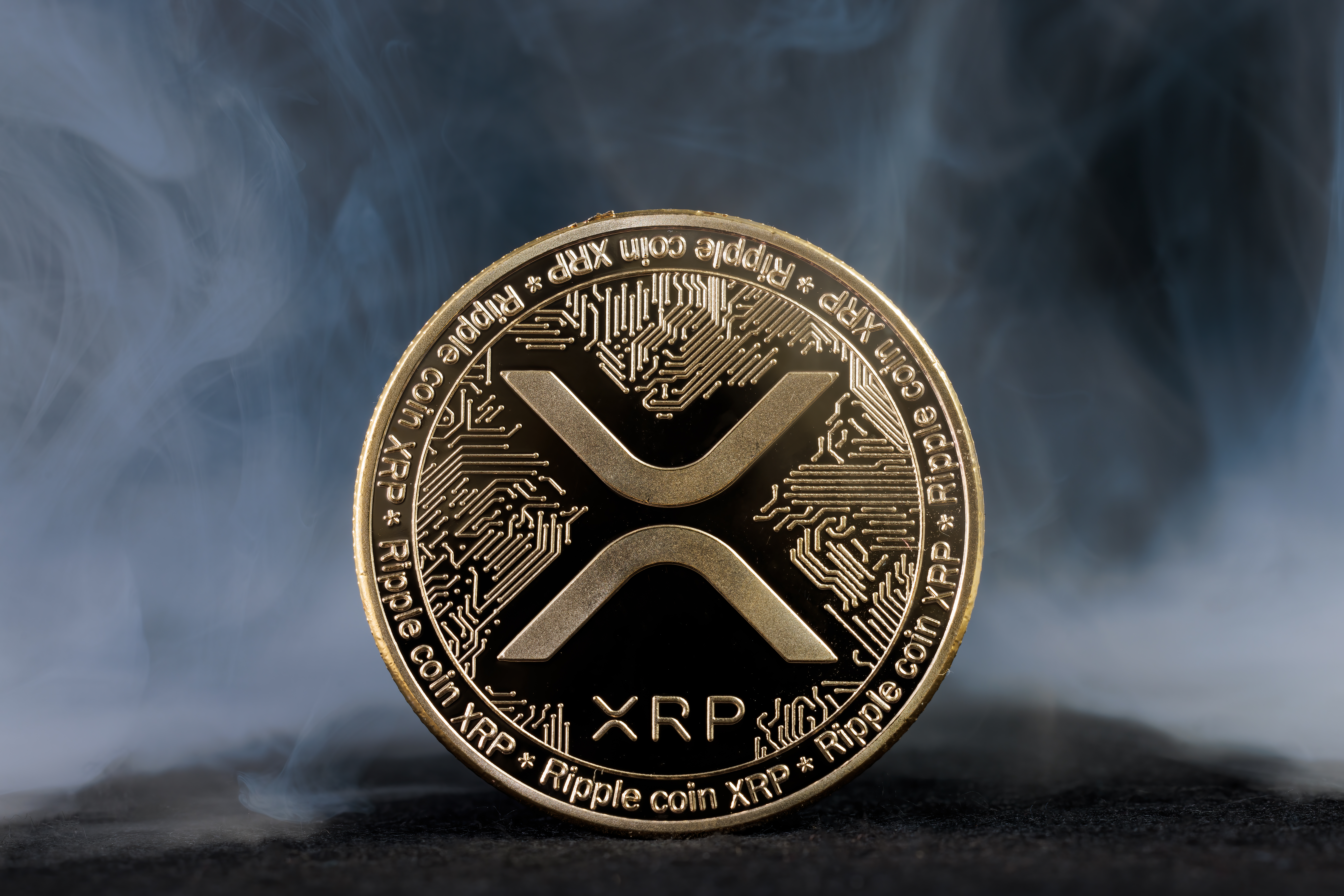Концентрация эфира и рост XRP: альткоины вступают в бычью фазу, но риски сохраняются