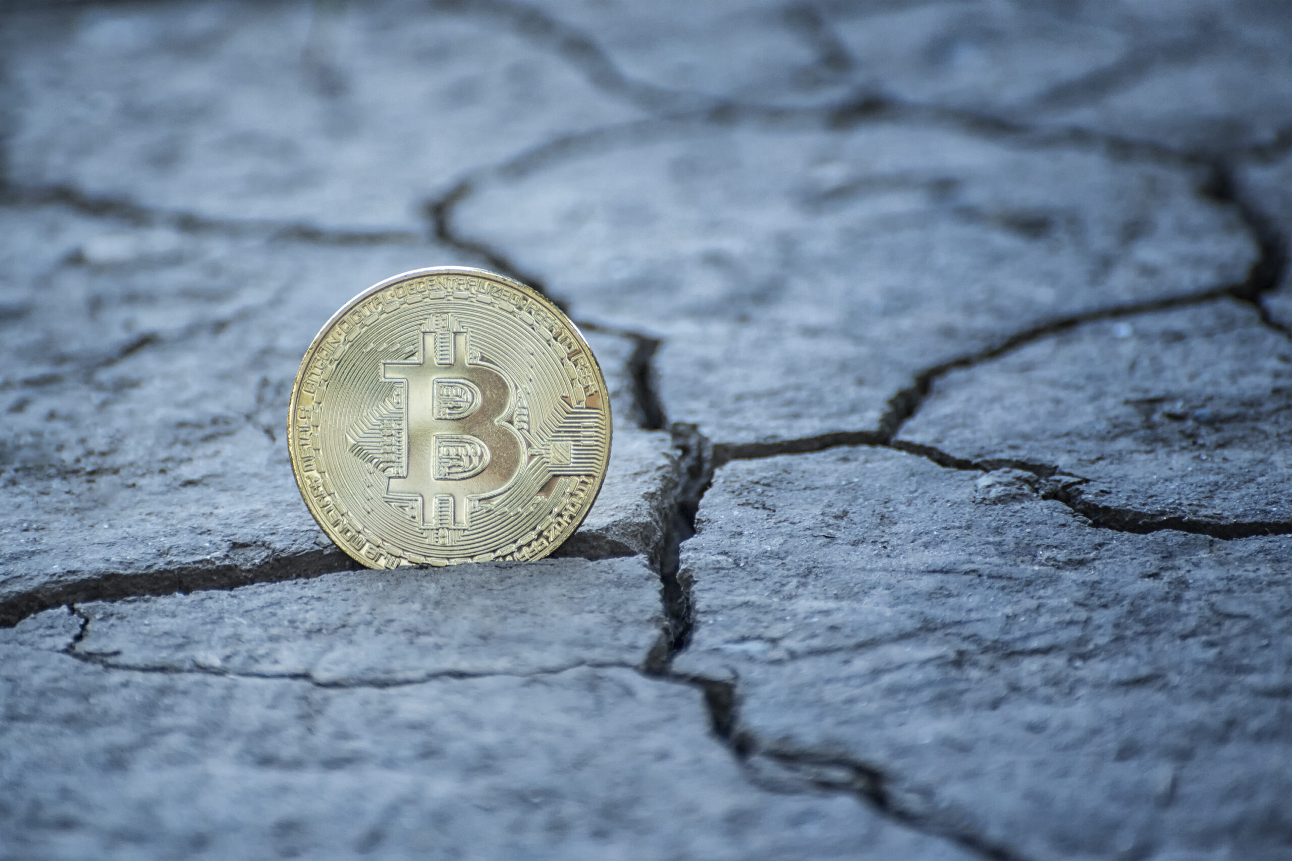Биткоин под давлением: консолидация или продолжение падения?