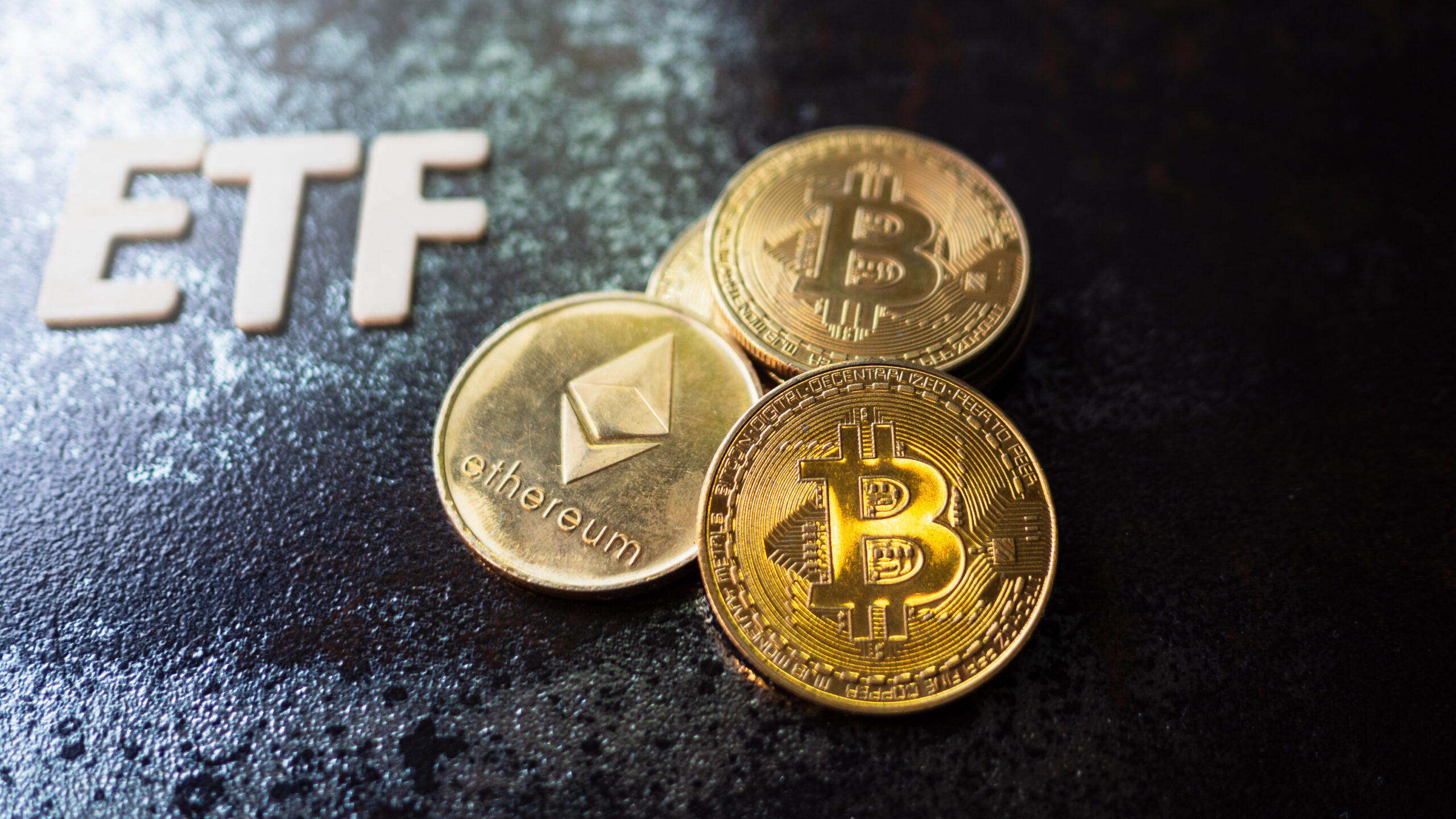 Биткоин и Ethereum под давлением ФРС: чего ждать на неделе ключевого решения