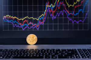Массовые распродажи на крипторынке из-за новой тарифной риторики США — обложка новости Cryptium