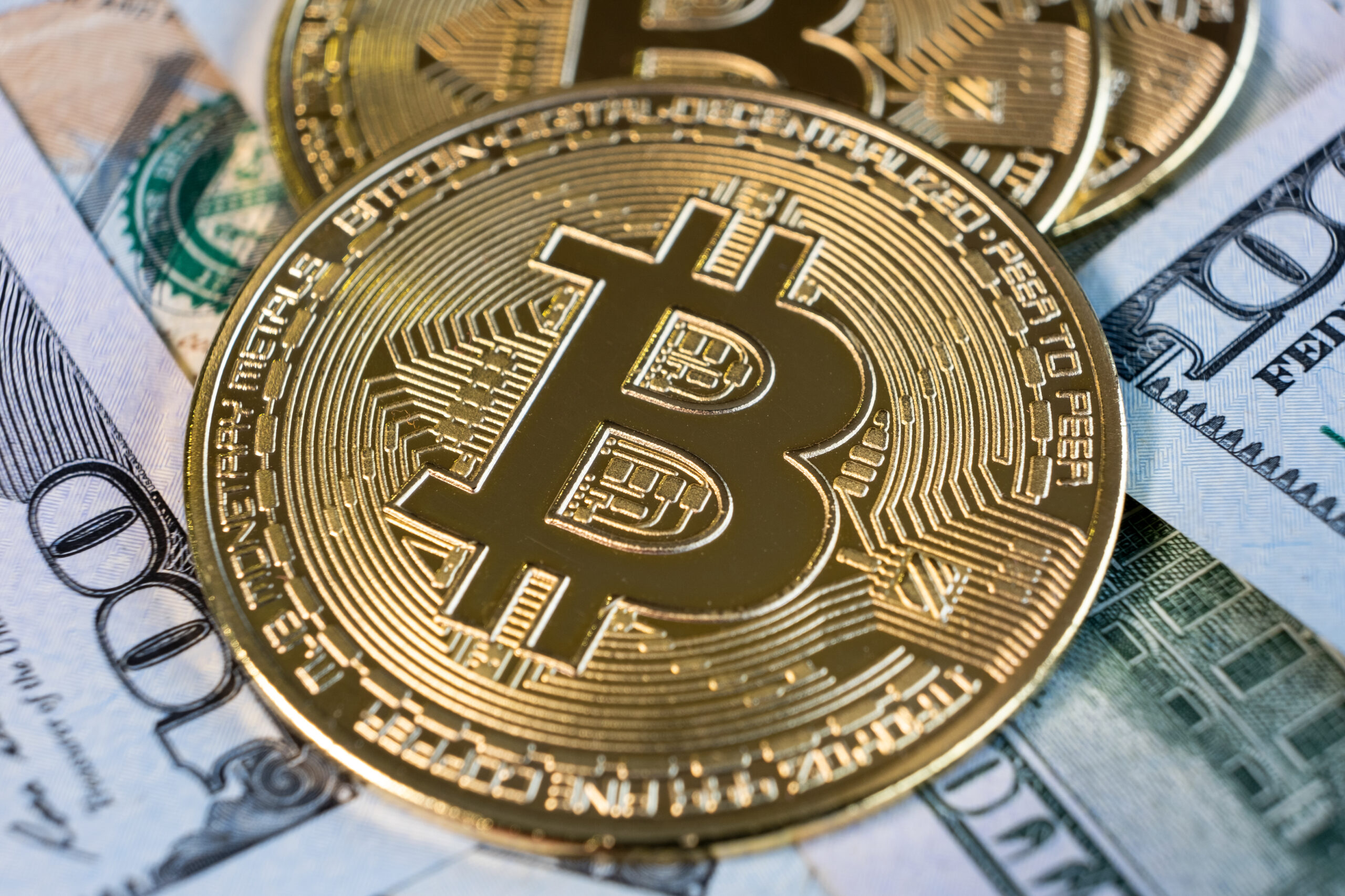 BTC приближается к развязке: удержание $118 000 может запустить импульс к $150 000
