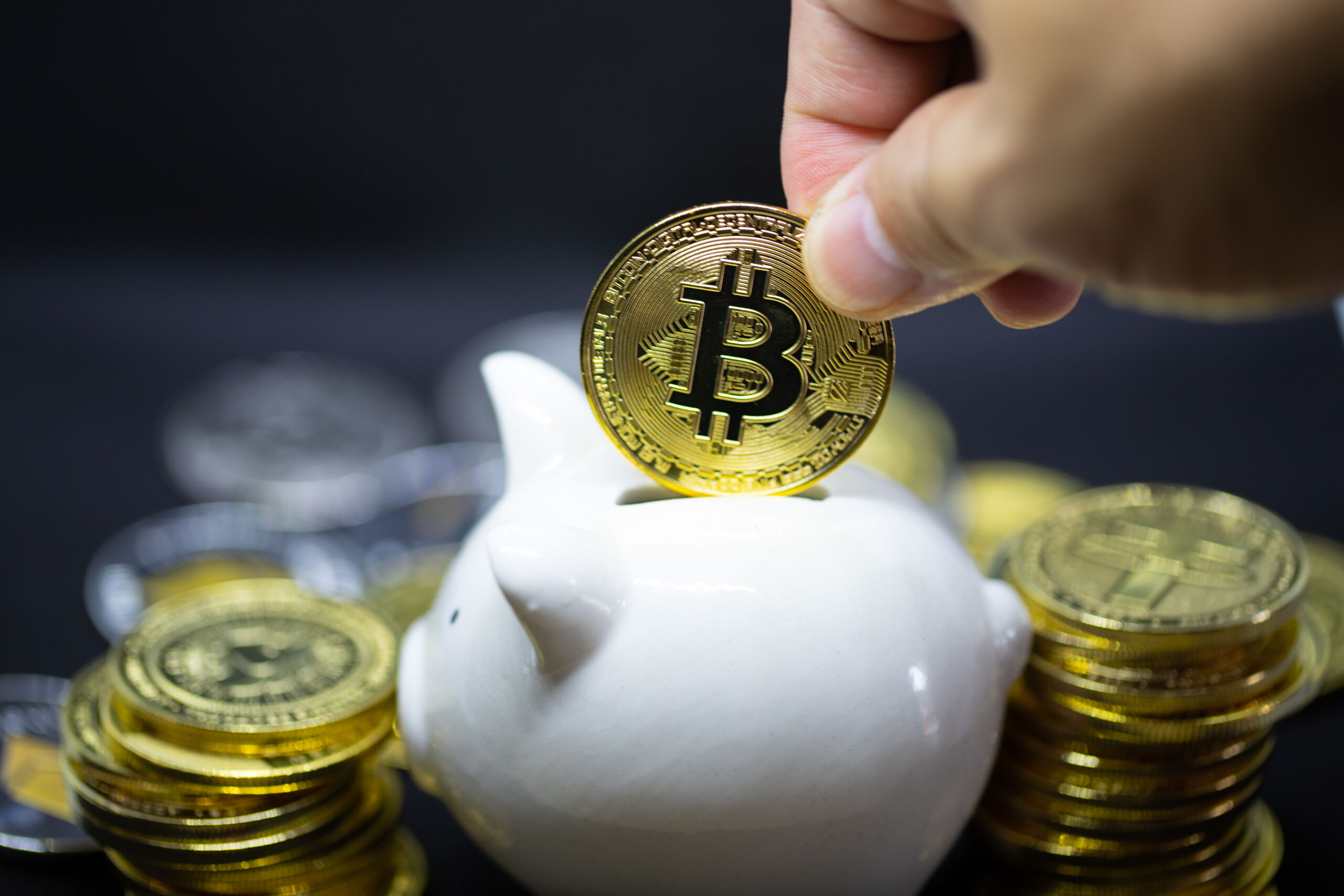 Криптовалютный рынок в смятении: волатильность биткоина и атаки на DeFi