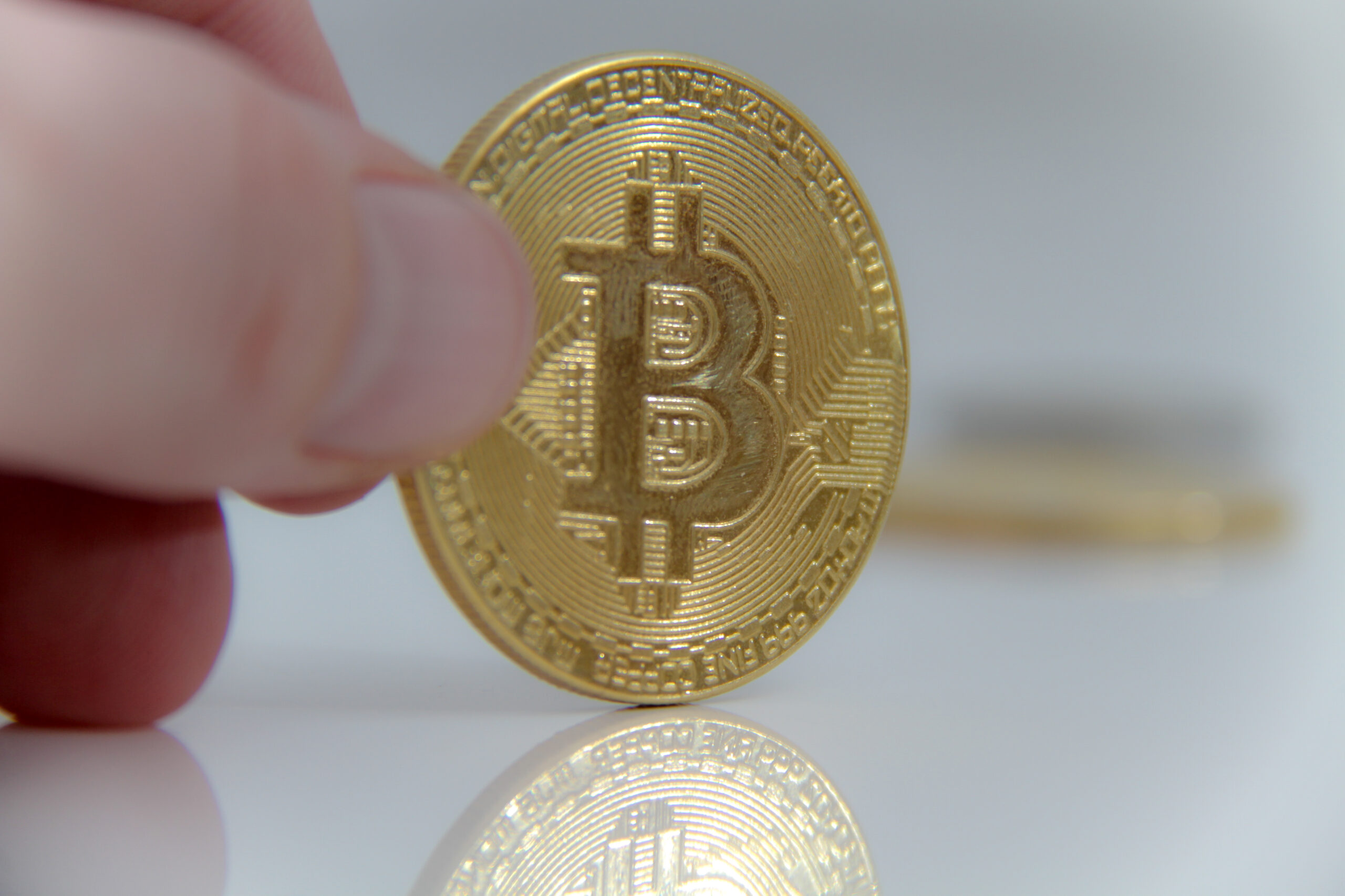 Ключевые уровни поддержки биткоина: мнение экспертов JPMorgan и влияние на рынок