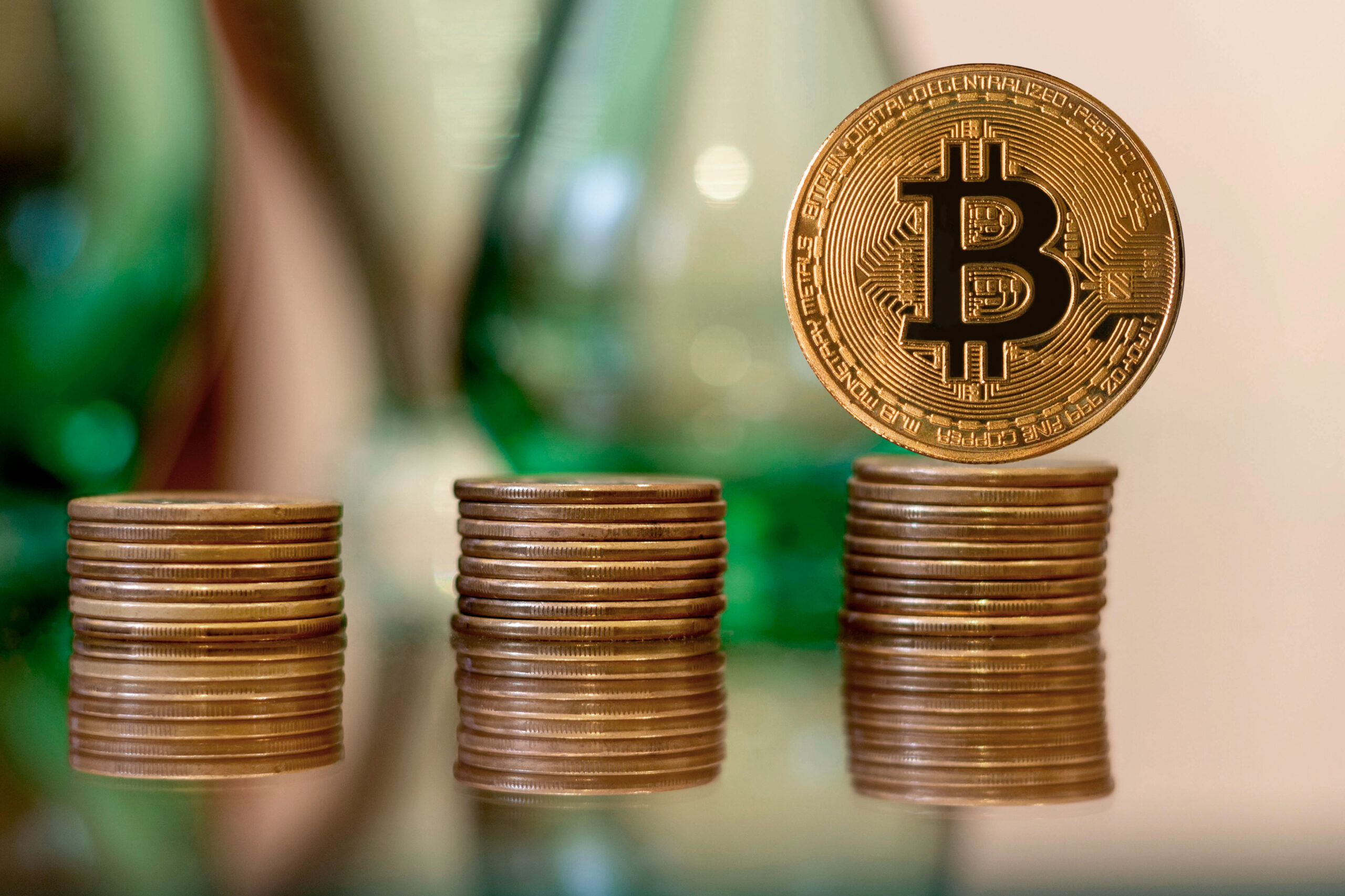 CryptoQuant: рекордные объемы биткоин-фьючерсов делают рынок хрупким