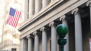 Стейблкоины могут оказать давление на банки США — аналитик Moody's
