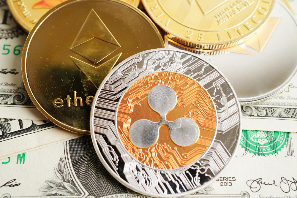 Крупнейший банк Италии удвоил крипто до $235 млн — впервые добавил ETH и XRP